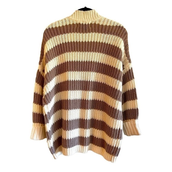 SONOMA, OVERSIZED CABLE KNIT, CARDIGAN SWEATER. WIDE, HORIZONTAL STRIPE. SIZE M - Picture 2 of 5